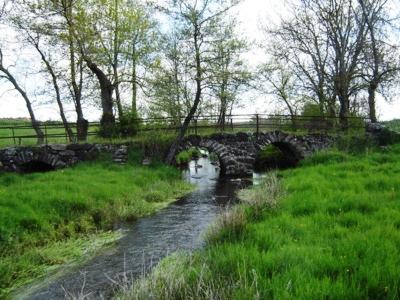 Petit-pont-au-village-des-Garnier